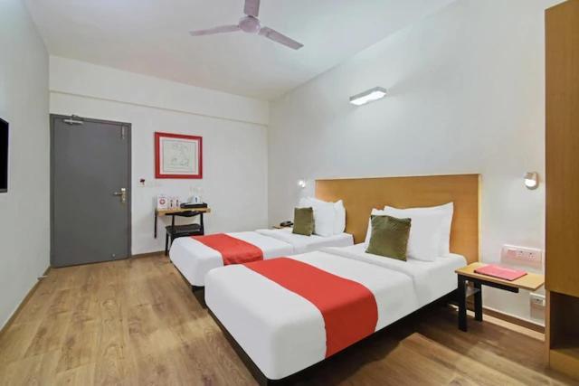 Kanak Beacon Hotel - Ashram Road أحمد أباد المظهر الخارجي الصورة