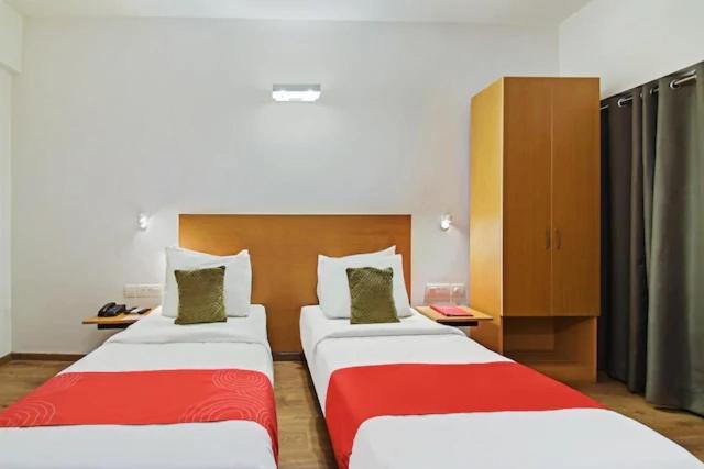 Kanak Beacon Hotel - Ashram Road أحمد أباد المظهر الخارجي الصورة