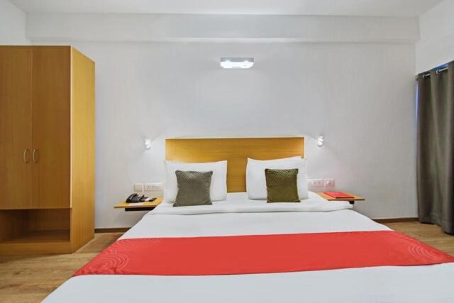 Kanak Beacon Hotel - Ashram Road أحمد أباد المظهر الخارجي الصورة