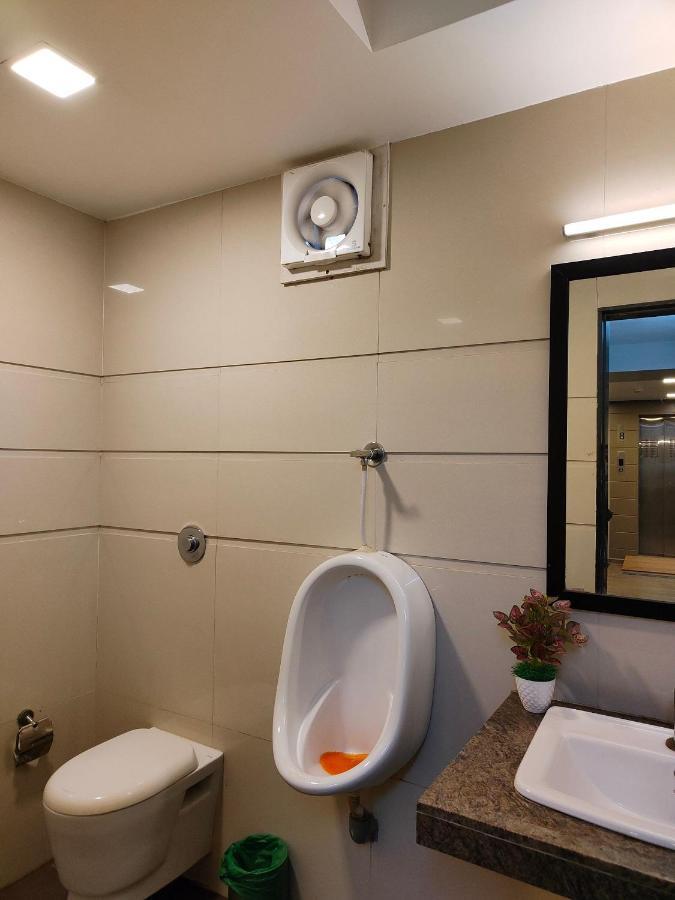 Kanak Beacon Hotel - Ashram Road أحمد أباد المظهر الخارجي الصورة